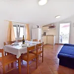 Apartment Mit Zwei Schlafzimmern In Strandnaehe In Umag